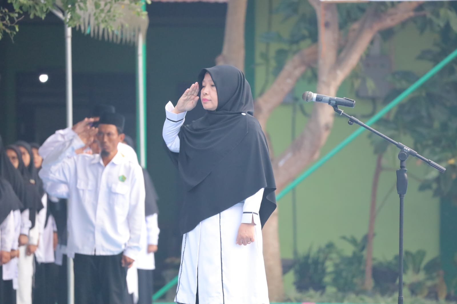 Pembina Upacara MAN Paser Ingatkan Pentingnya Motivasi Belajar dan Selektif Memilih Teman